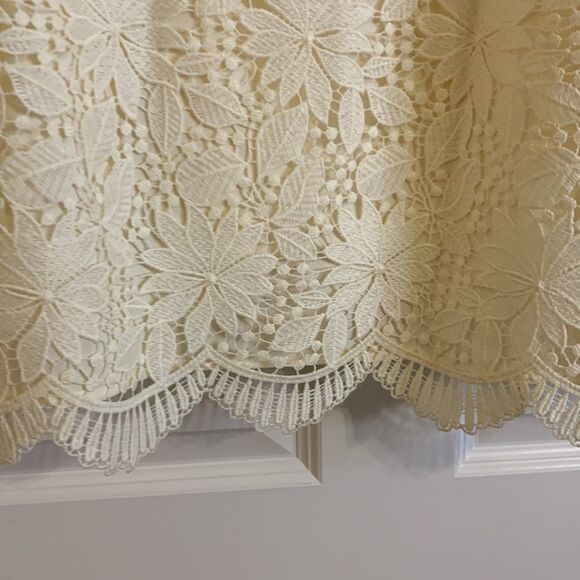RSVP by Talbot 2X NWOT never washed/worn. Cream color with scallop lace overlay - Picture 3 of 8
